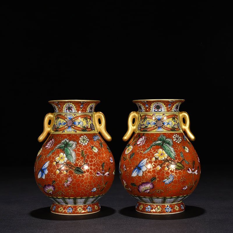 Qing Dynasty Qianlong a double-eared vase with pastels