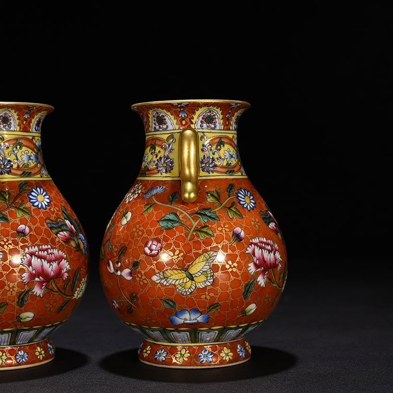 Qing Dynasty Qianlong a double-eared vase with pastels