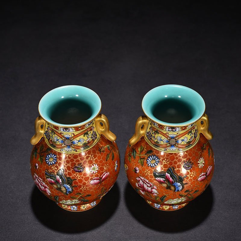 Qing Dynasty Qianlong a double-eared vase with pastels