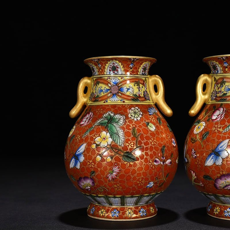Qing Dynasty Qianlong a double-eared vase with pastels
