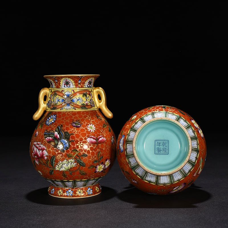 Qing Dynasty Qianlong a double-eared vase with pastels