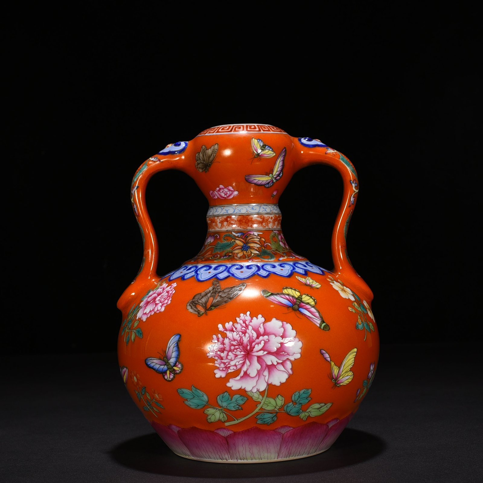 Qing Dynasty Qianlong red ground pastel butterfly love pattern Ruyi ear garlic vase