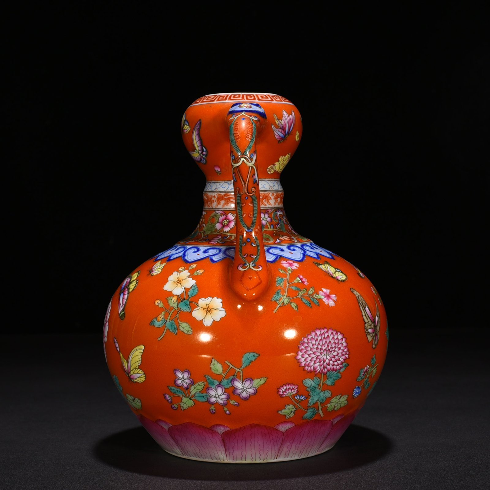 Qing Dynasty Qianlong red ground pastel butterfly love pattern Ruyi ear garlic vase