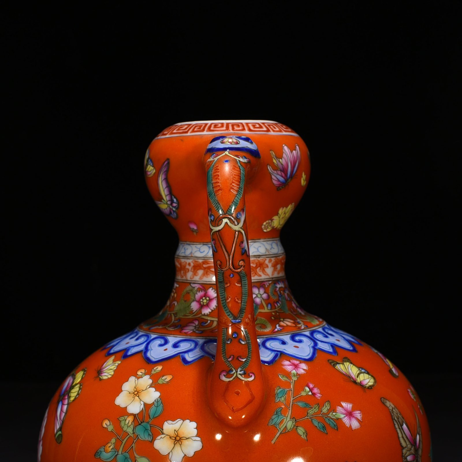 Qing Dynasty Qianlong red ground pastel butterfly love pattern Ruyi ear garlic vase