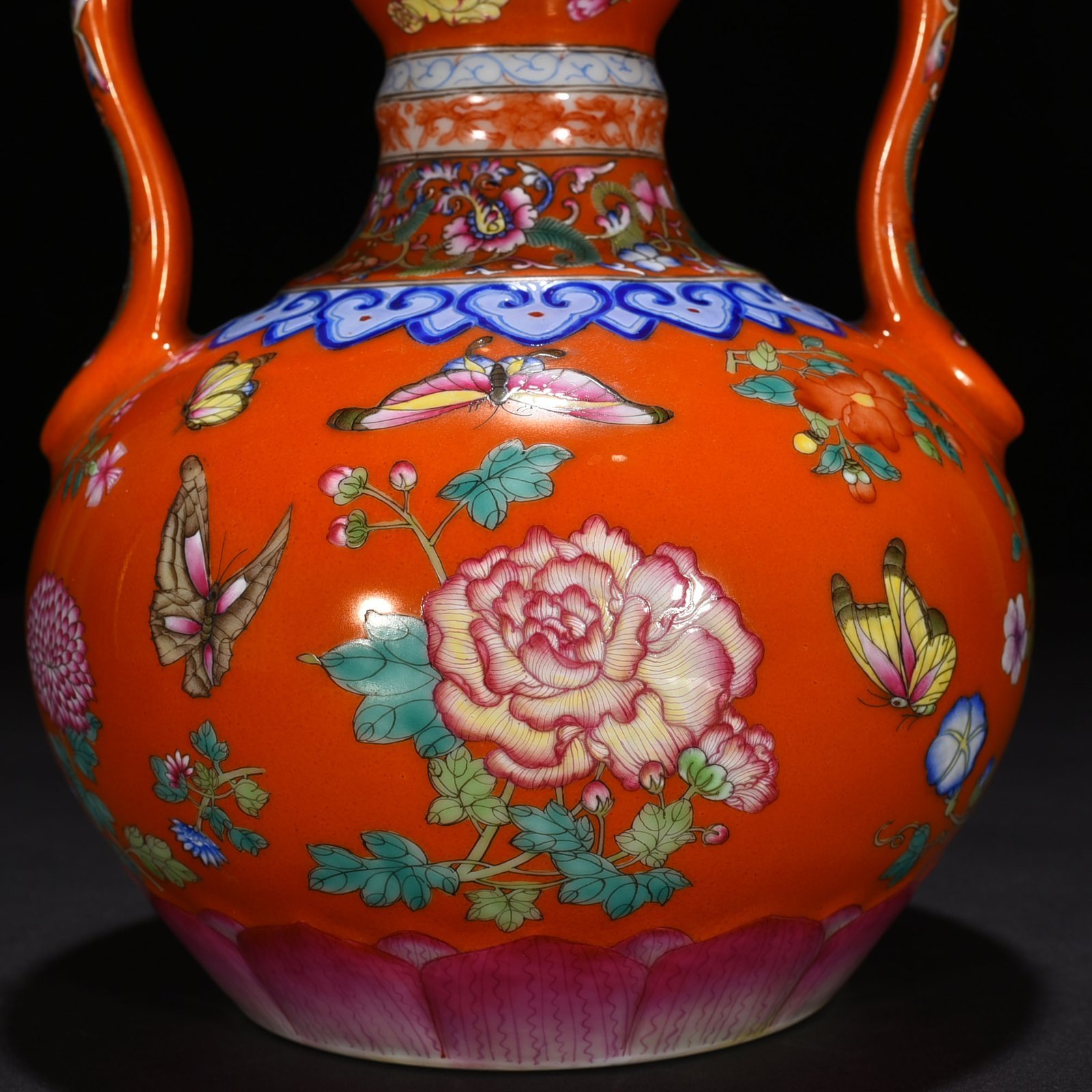 Qing Dynasty Qianlong red ground pastel butterfly love pattern Ruyi ear garlic vase