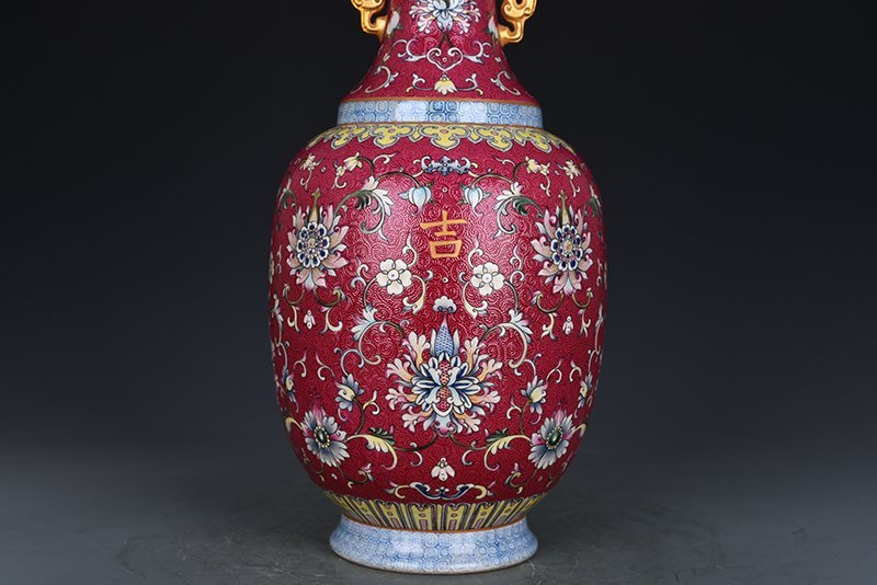 Qing Dynasty Qianlong period of the   auspicious and wishful amphora with red ground