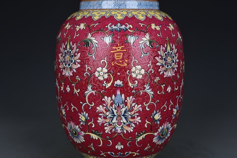 Qing Dynasty Qianlong period of the   auspicious and wishful amphora with red ground