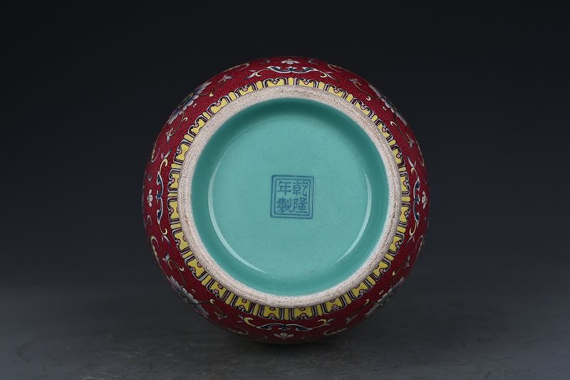 Qing Dynasty Qianlong period of the   auspicious and wishful amphora with red ground