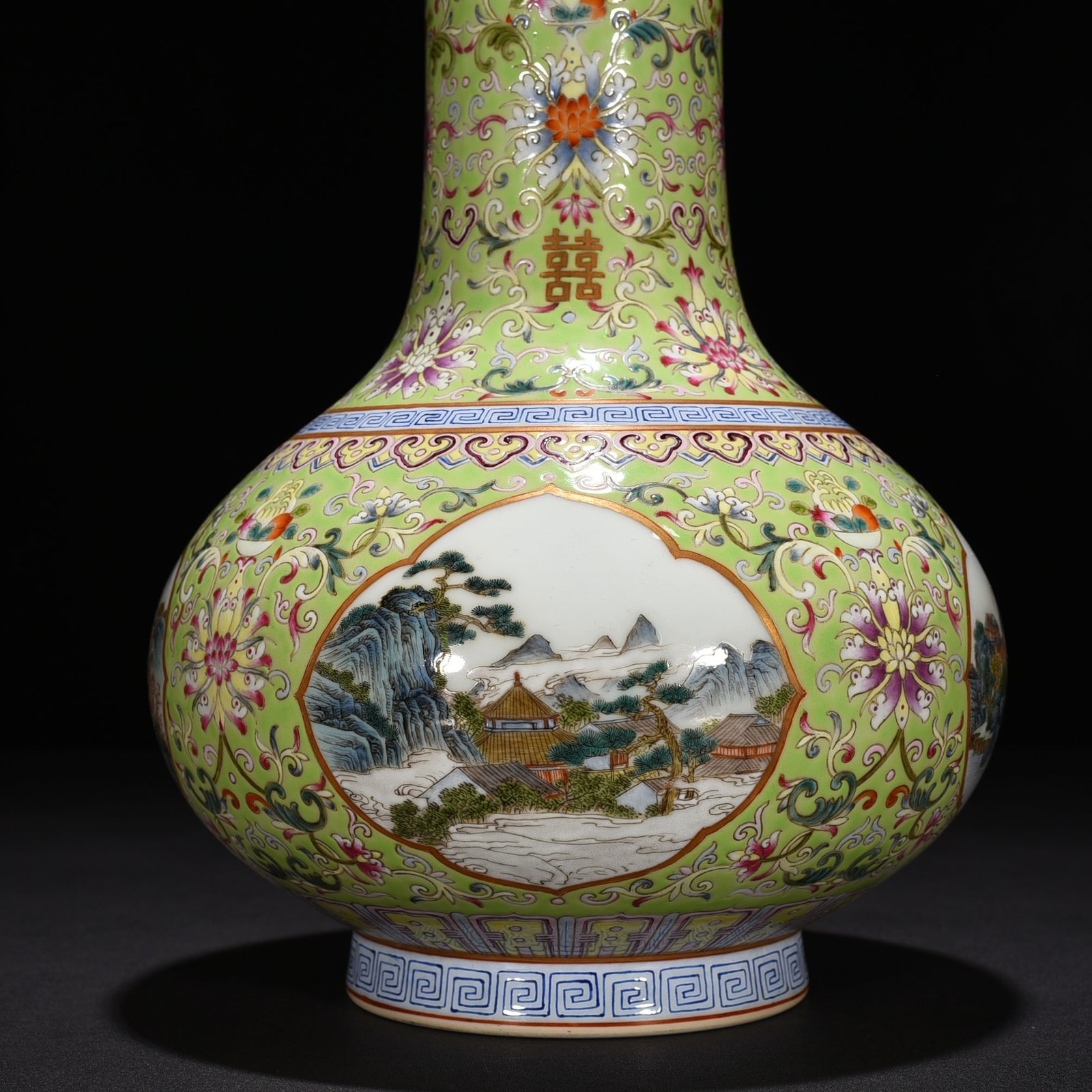 Qing Dynasty Qianlong Green Land Double Happiness Flower Window Straight Neck Vase