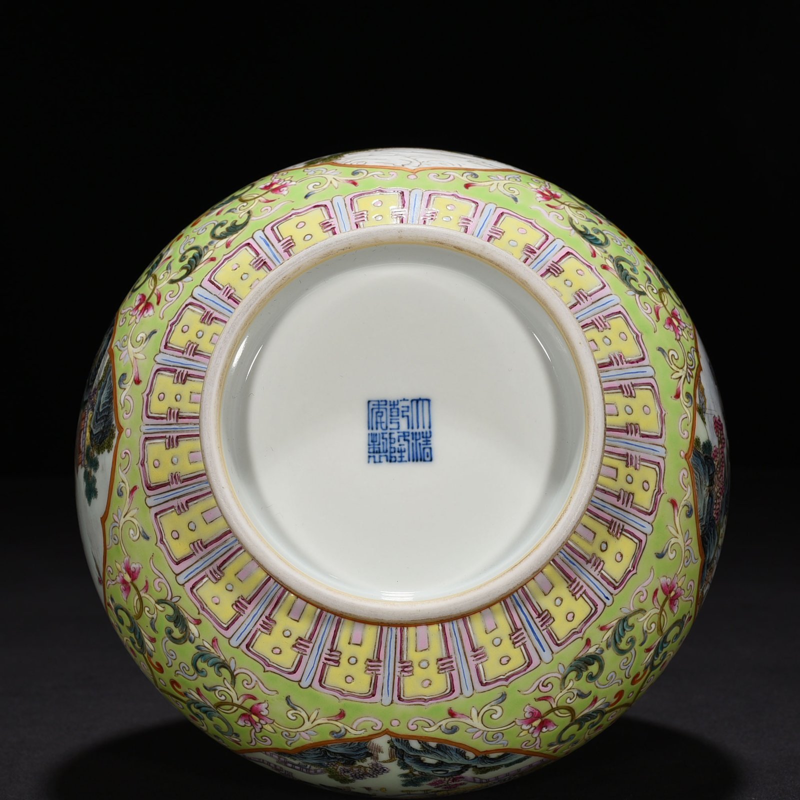 Qing Dynasty Qianlong Green Land Double Happiness Flower Window Straight Neck Vase