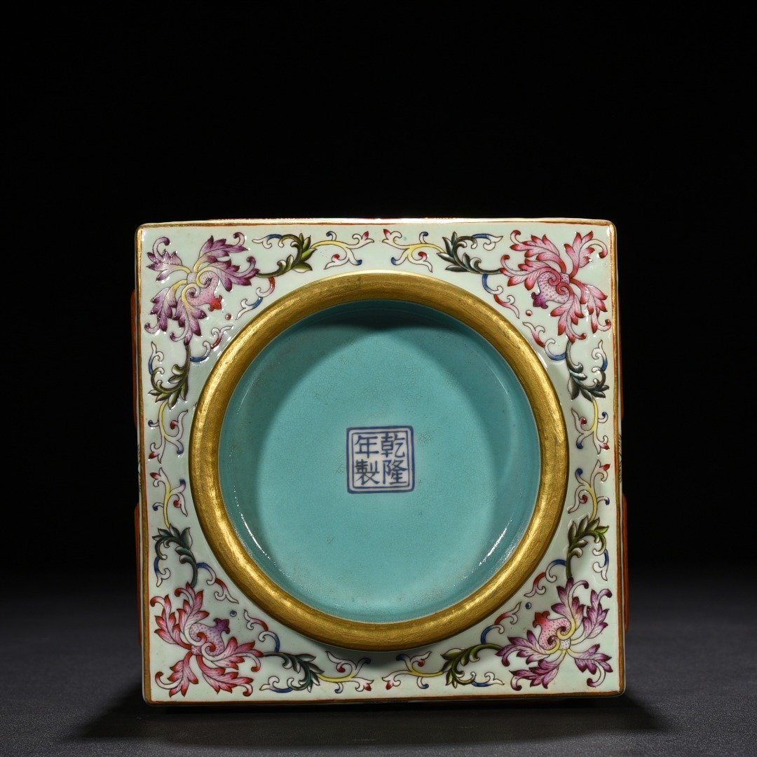 Qing Dynasty Qianlong green land enamel color painted gold flower carving Bagua Cong style vase