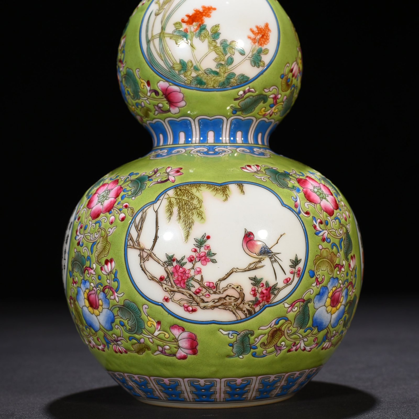 Qing Qianlong green space enamel gourd vase with floral verse pattern