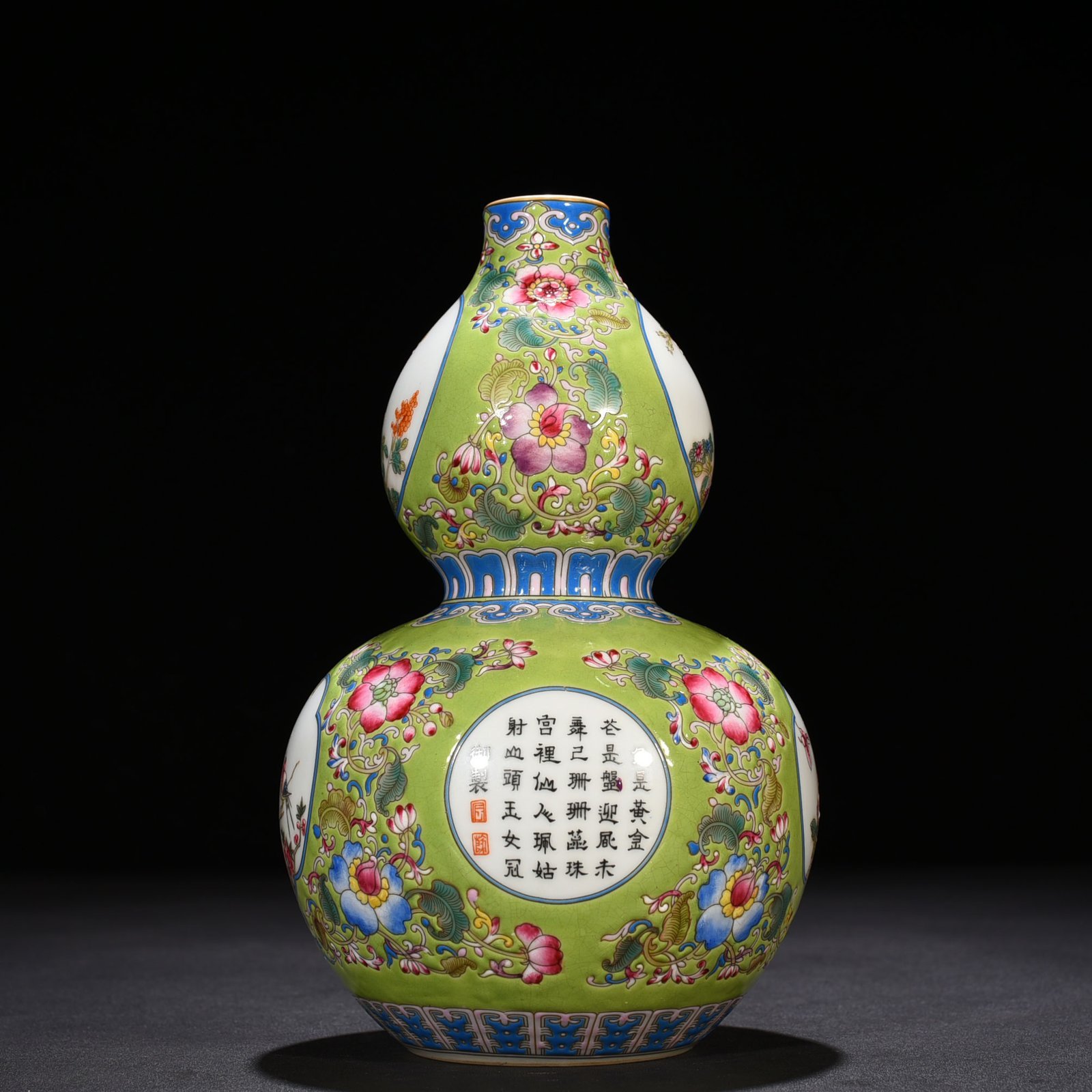 Qing Qianlong green space enamel gourd vase with floral verse pattern