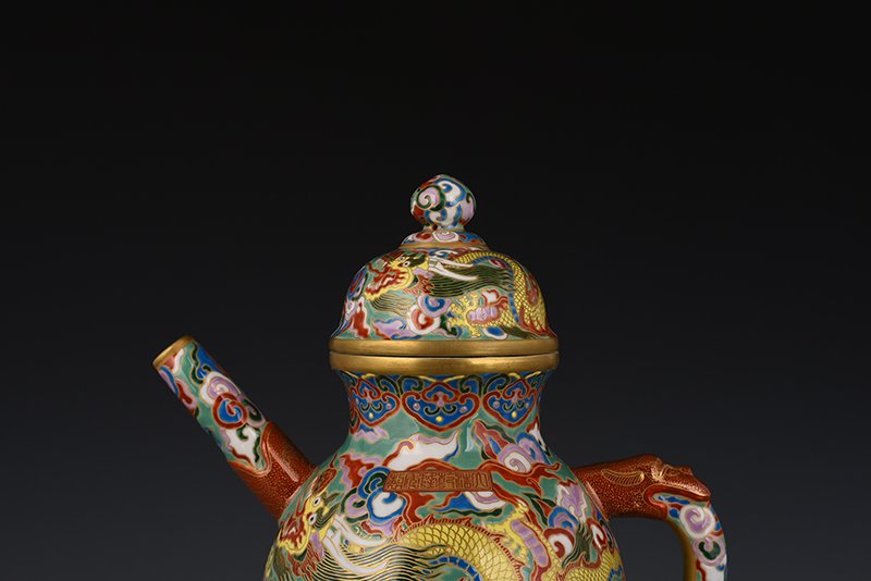 Qing Dynasty Qianlong green land enamel teapot with dragon pattern