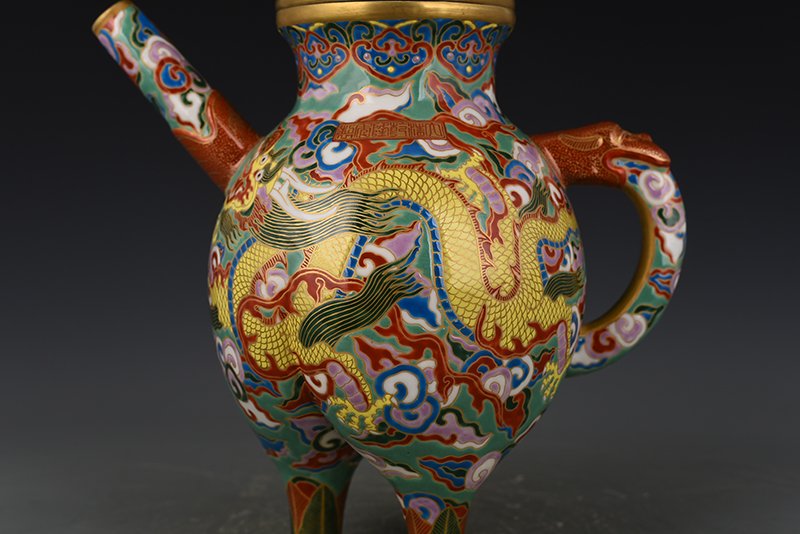 Qing Dynasty Qianlong green land enamel teapot with dragon pattern