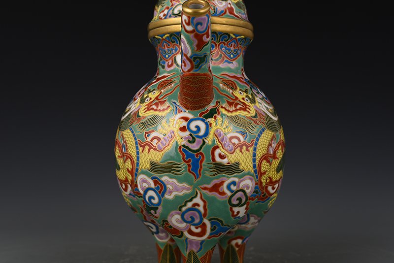 Qing Dynasty Qianlong green land enamel teapot with dragon pattern