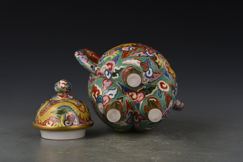 Qing Dynasty Qianlong green land enamel teapot with dragon pattern