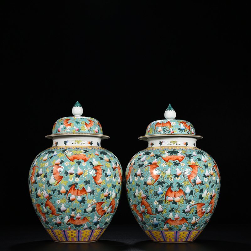 Qing Dynasty Qianlong green land pastel general jar