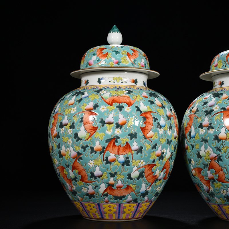 Qing Dynasty Qianlong green land pastel general jar