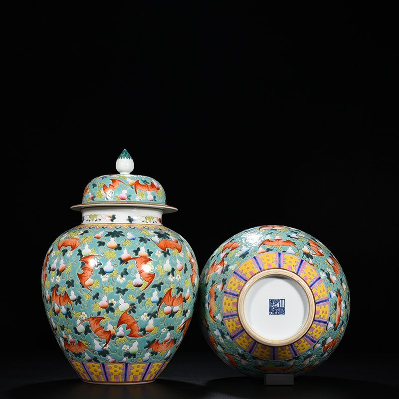 Qing Dynasty Qianlong green land pastel general jar