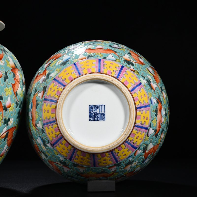Qing Dynasty Qianlong green land pastel general jar
