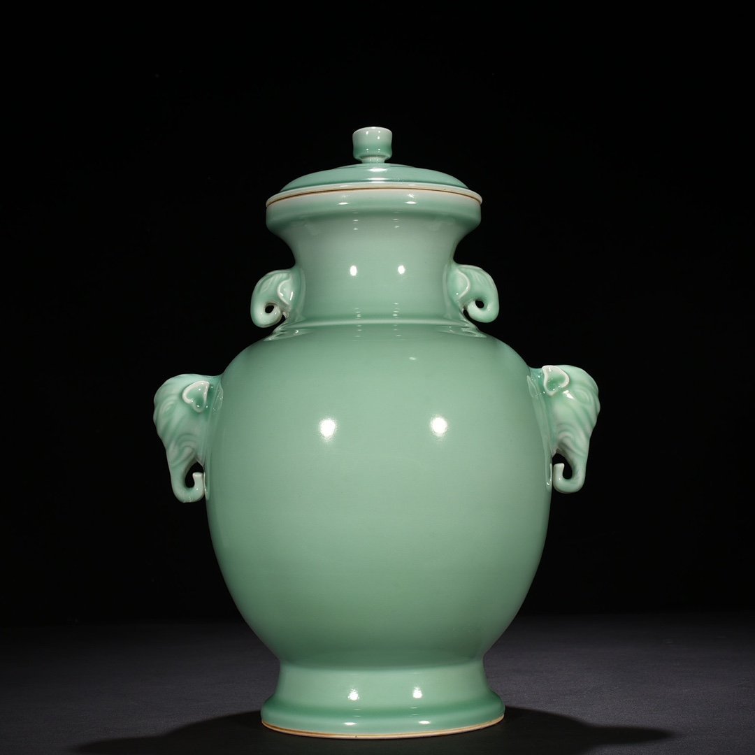 Qing Dynasty Qianlong emerald green glazed elephant ear statue