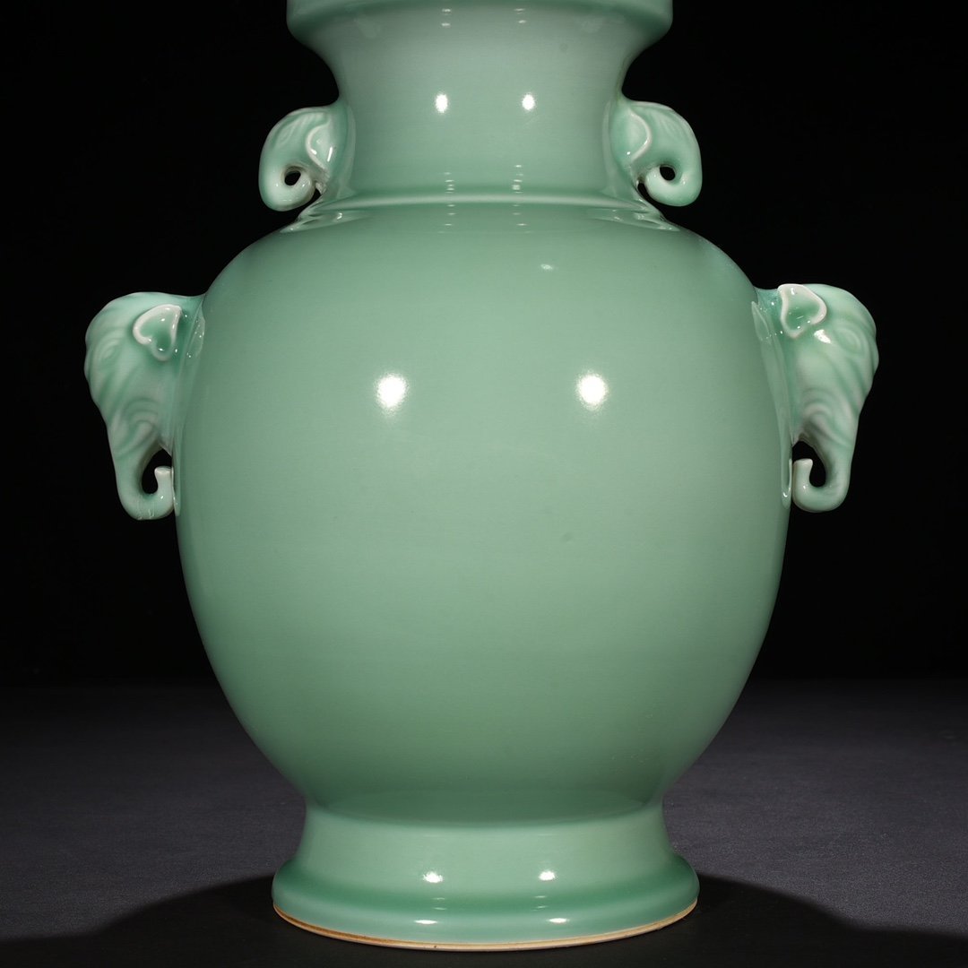 Qing Dynasty Qianlong emerald green glazed elephant ear statue