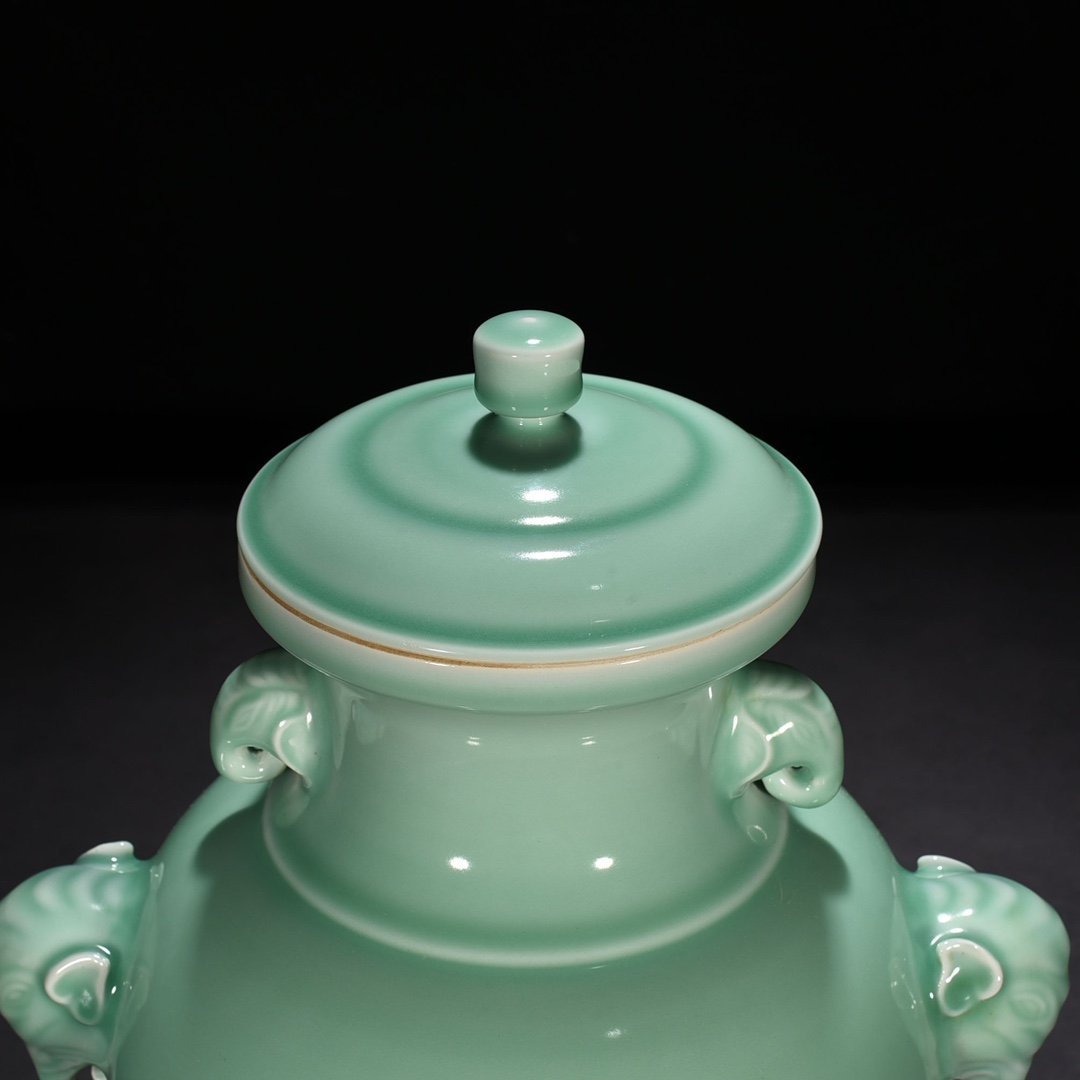 Qing Dynasty Qianlong emerald green glazed elephant ear statue