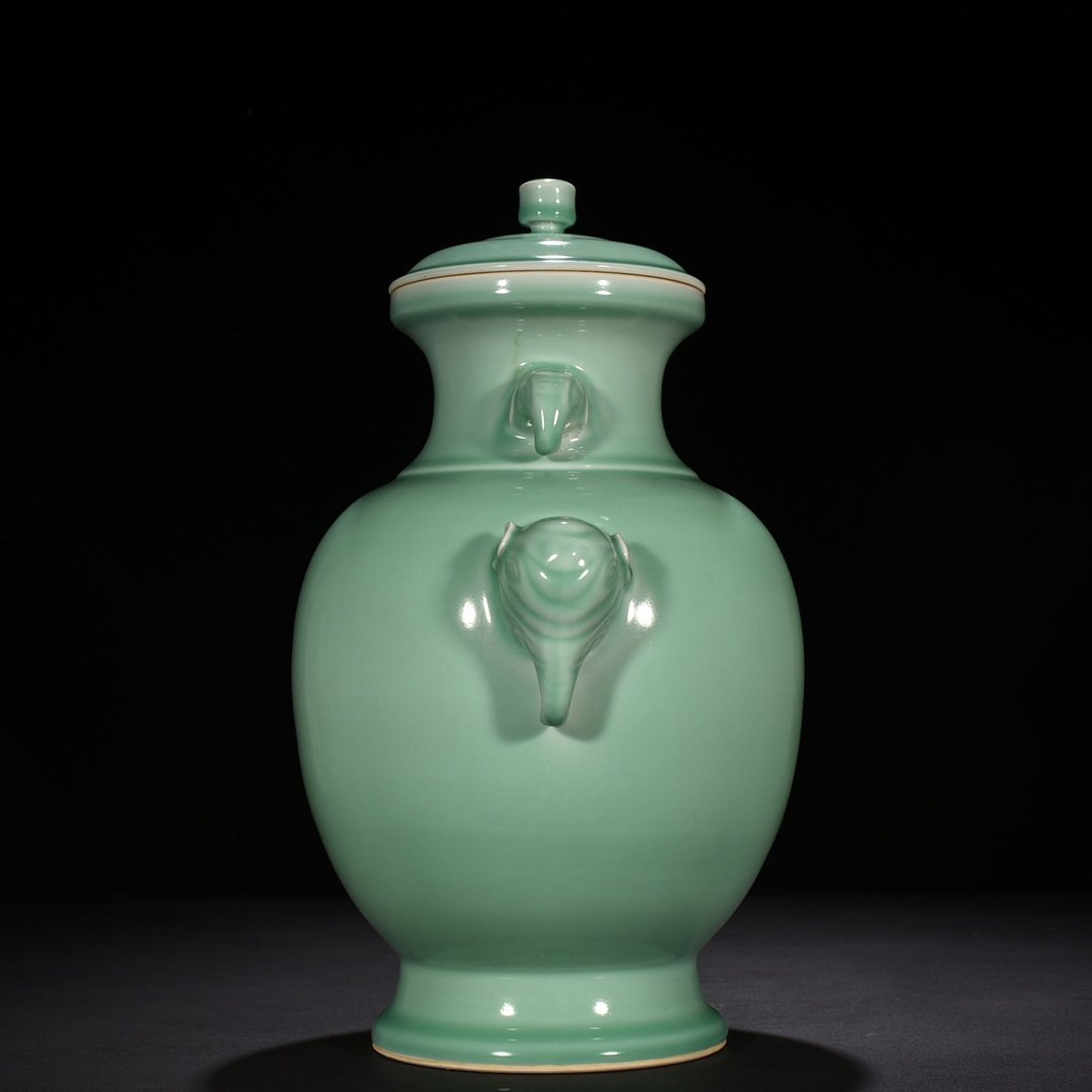 Qing Dynasty Qianlong emerald green glazed elephant ear statue