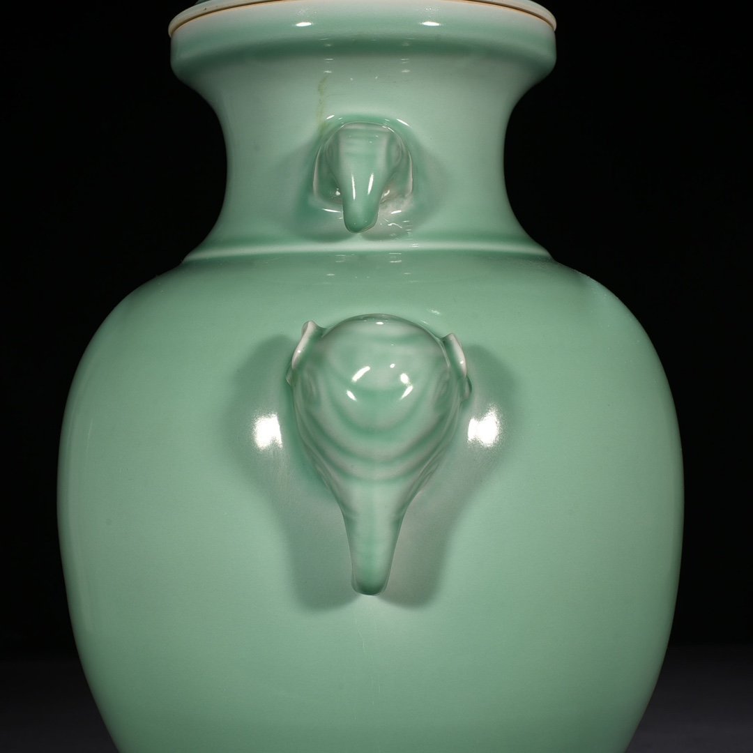 Qing Dynasty Qianlong emerald green glazed elephant ear statue