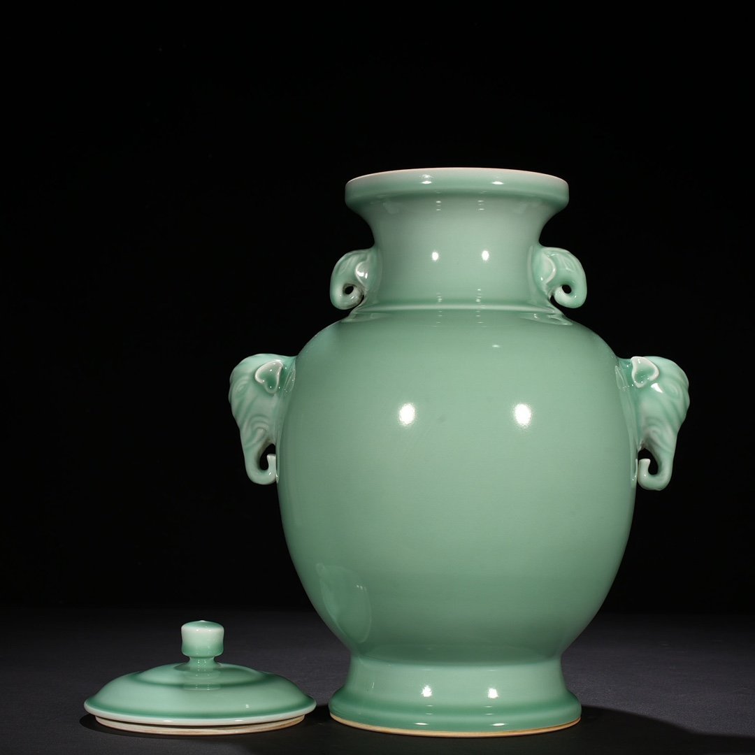 Qing Dynasty Qianlong emerald green glazed elephant ear statue