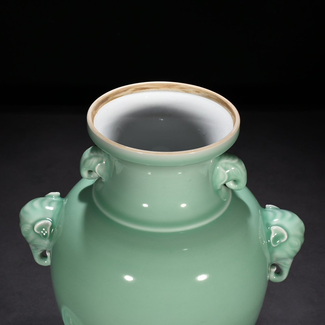 Qing Dynasty Qianlong emerald green glazed elephant ear statue