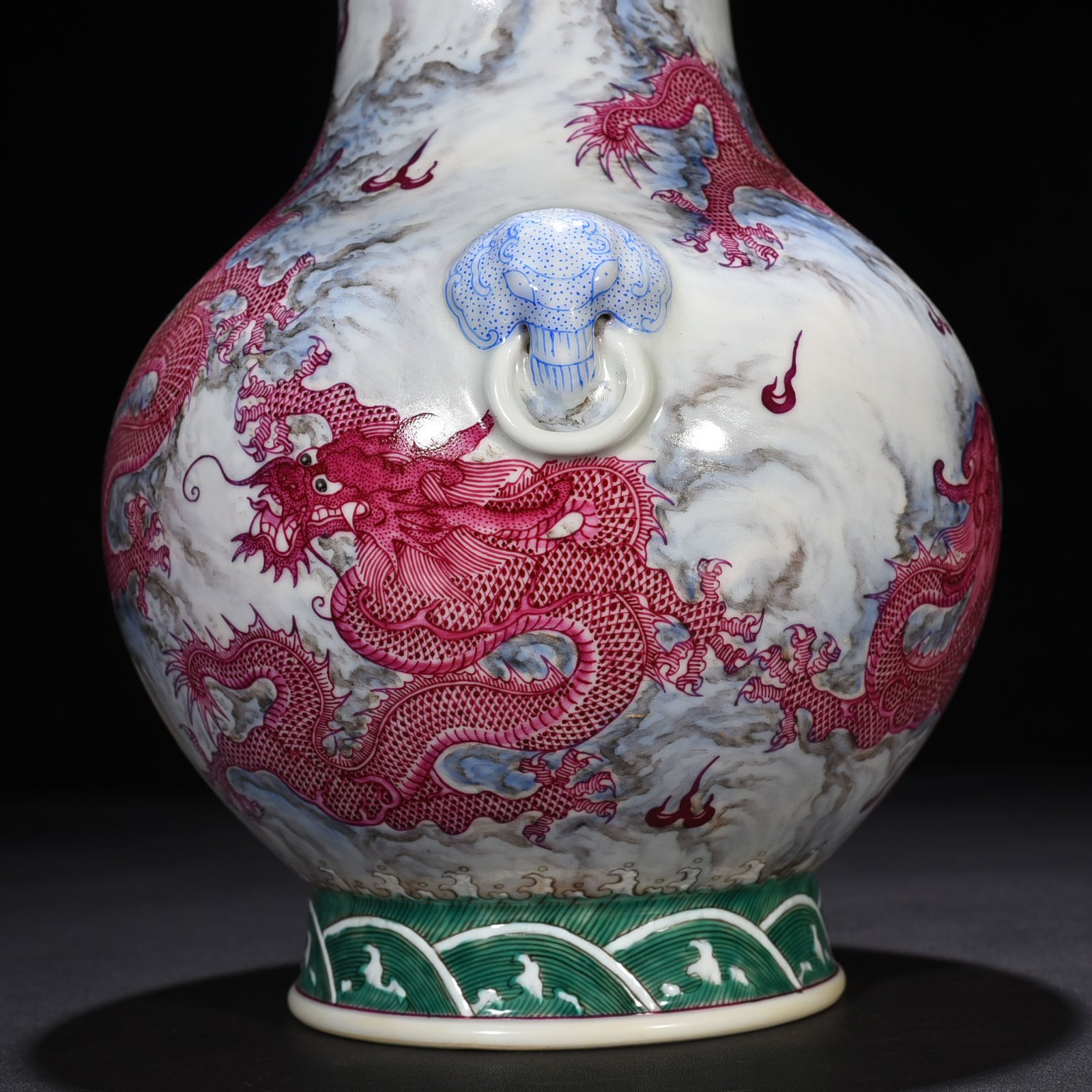 Qing Dynasty Qianlong rouge red five-cloud dragon pattern amphora