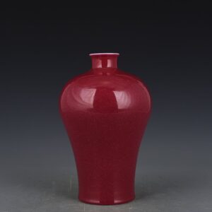 Qing Dynasty Qianlong rouge red ice cracked plum vase