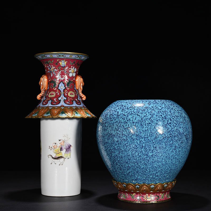 Qing Dynasty Qianlong period of the   a rouge-red ground anthurium flower set Jun-glazed Taiping vase