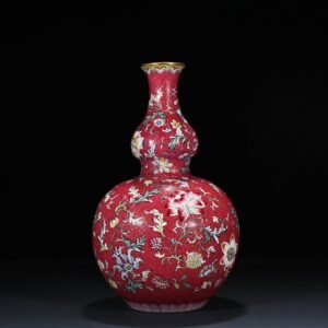 Qing Dynasty Qianlong rouge red rolled famille rose flower pattern gourd vase