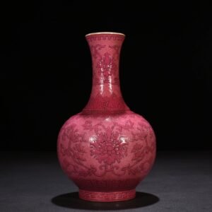 Qing Dynasty Qianlong rouge red rolled flower pattern vase