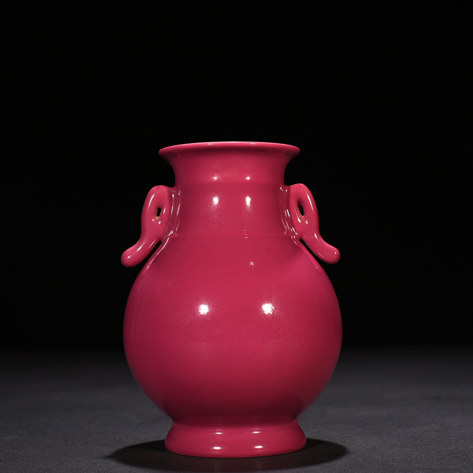 Qing Dynasty Qianlong rouge red glaze double-eared statu
