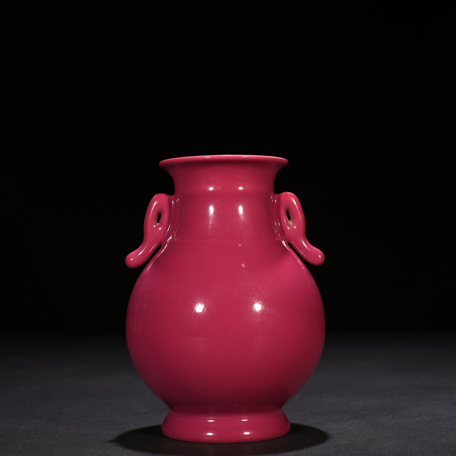Qing Dynasty Qianlong rouge red glaze double-eared statu