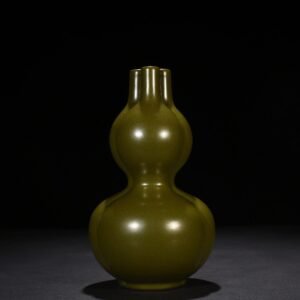 Qing Dynasty Qianlong tea powder-glazed three-tube gourd bottle