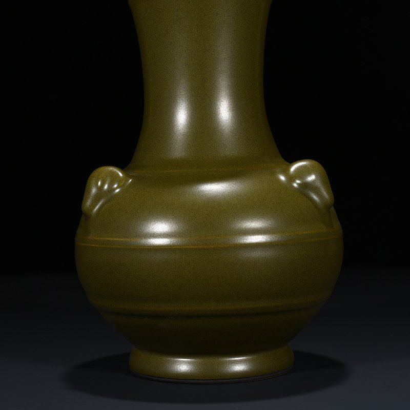 Qing Dynasty Qianlong tea-glazed three-goat statue