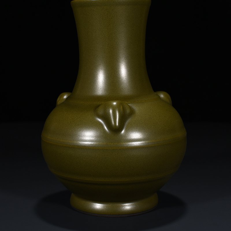 Qing Dynasty Qianlong tea-glazed three-goat statue