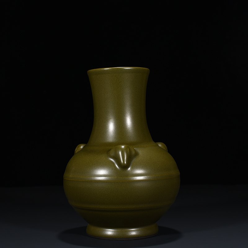 Qing Dynasty Qianlong tea-glazed three-goat statue