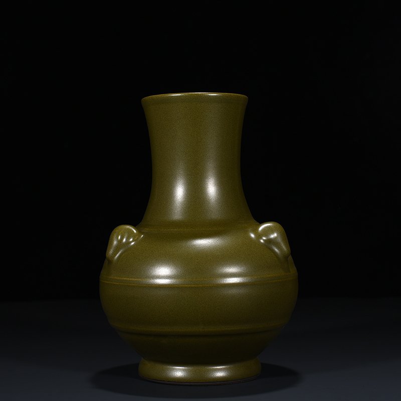 Qing Dynasty Qianlong tea-glazed three-goat statue