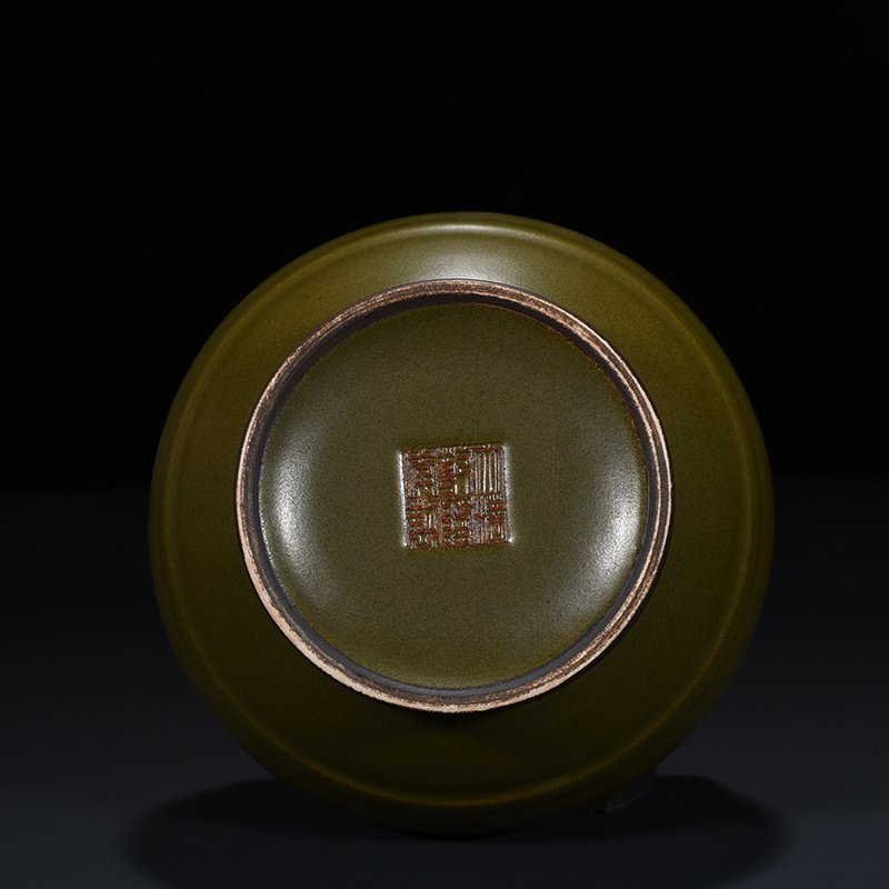 Qing Dynasty Qianlong tea-glazed three-goat statue