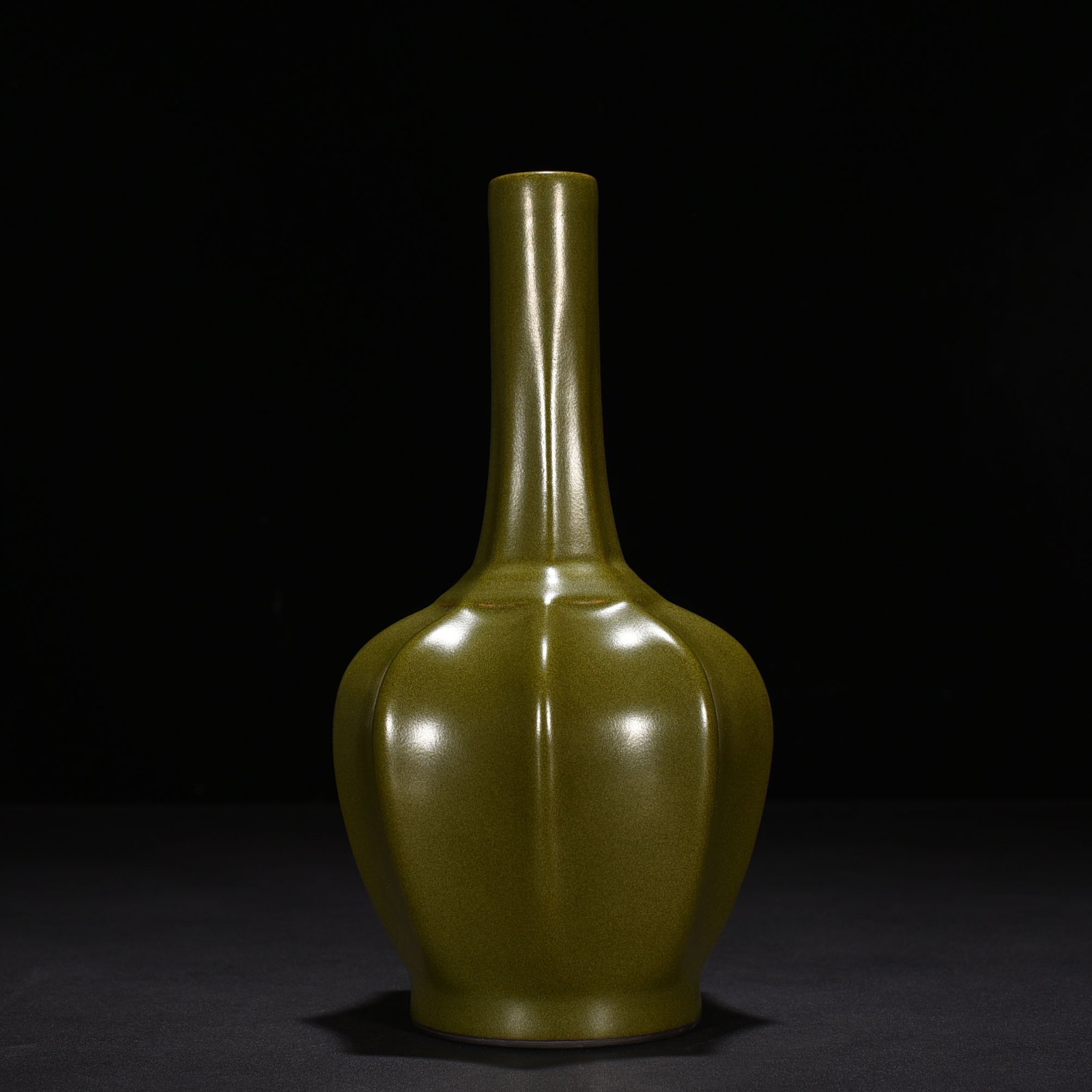 Qing Dynasty Qianlong tea powder glaze clear bottle