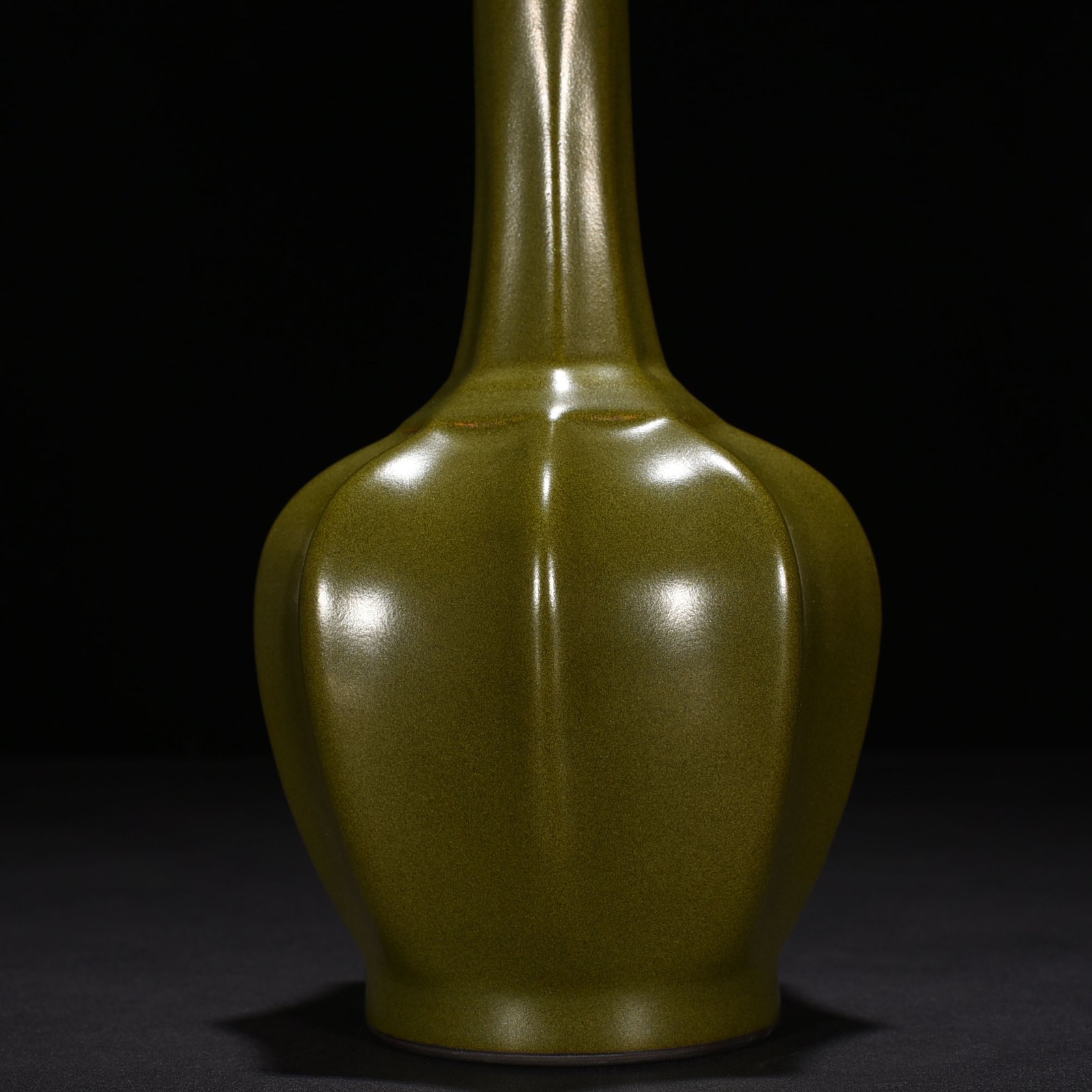 Qing Dynasty Qianlong tea powder glaze clear bottle