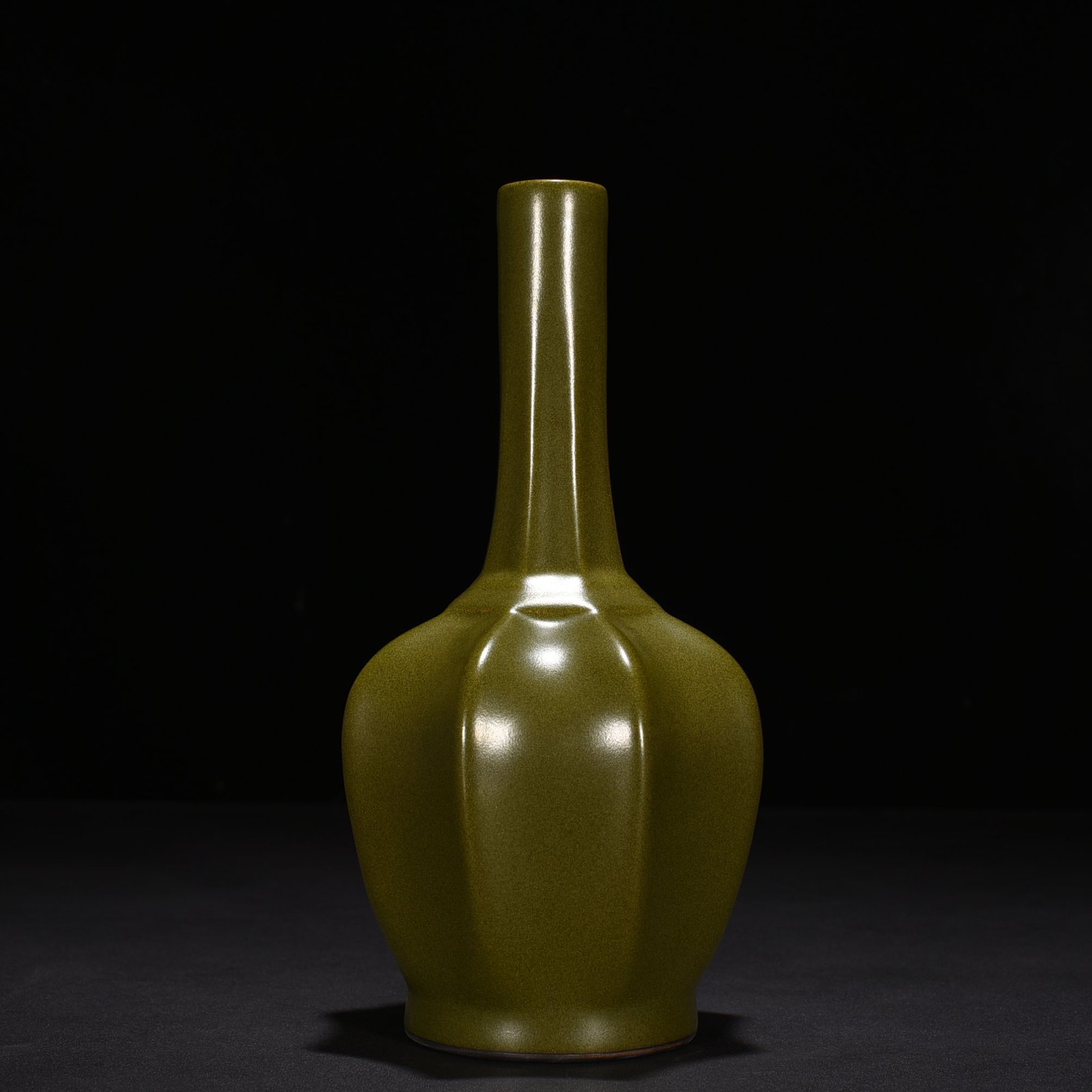 Qing Dynasty Qianlong tea powder glaze clear bottle