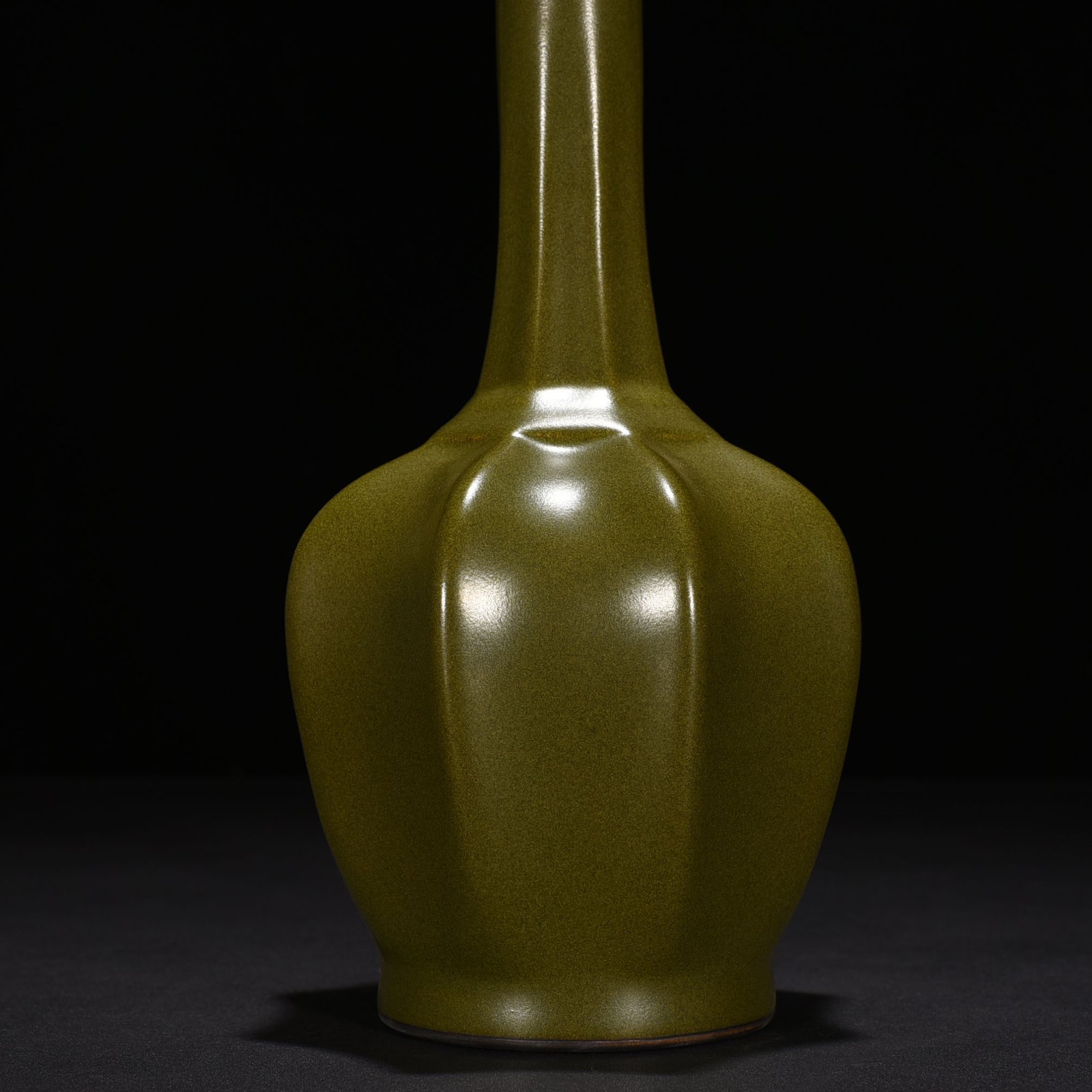 Qing Dynasty Qianlong tea powder glaze clear bottle