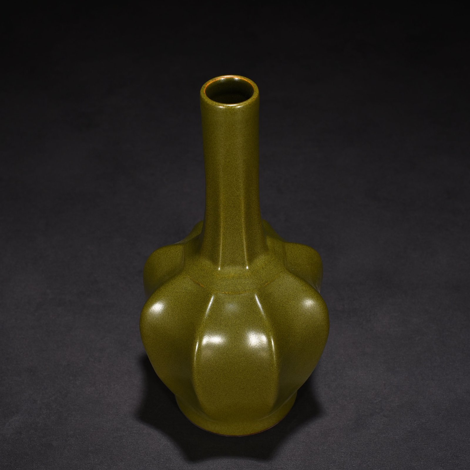 Qing Dynasty Qianlong tea powder glaze clear bottle